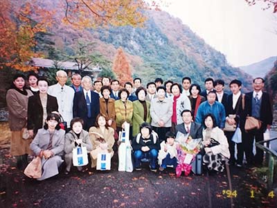 2000年12月 社長交代式集合写真