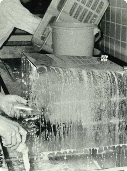 1970頃 MSZによる哺乳瓶洗浄風景