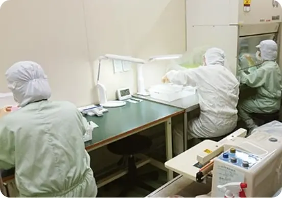 三田工場クリーンルーム作業